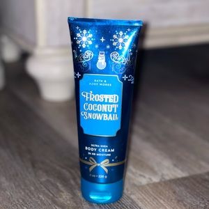 3/$20 frosted coconut snowball❄️